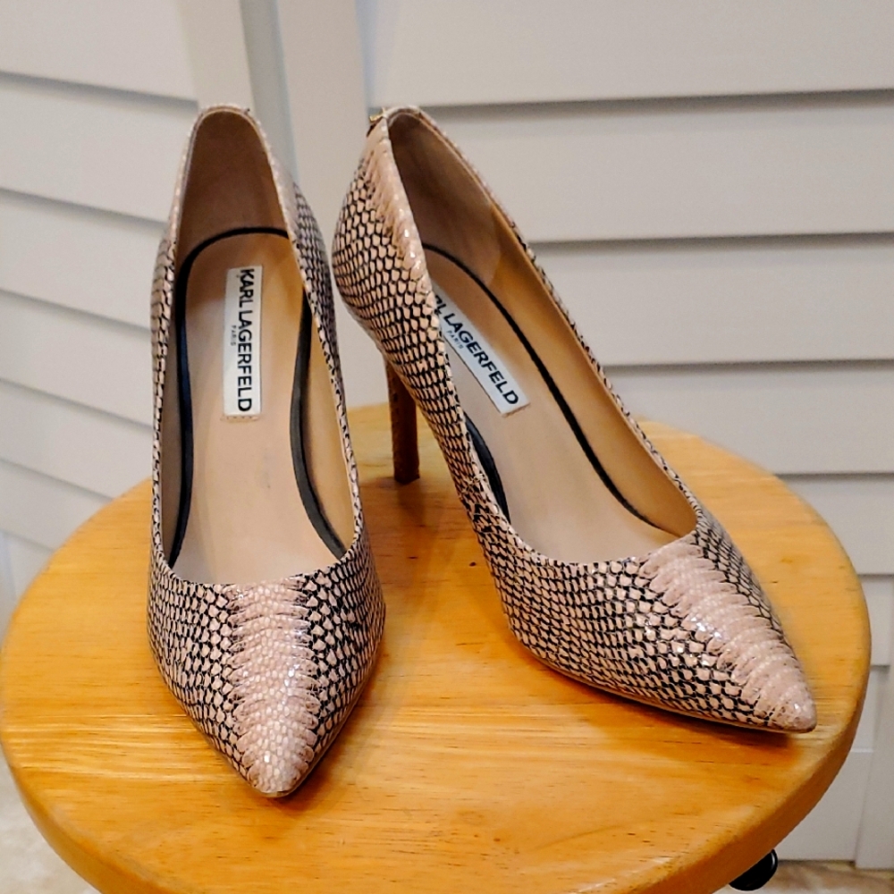 Karl Lagerfeld Women's Snakeskin Pumps - Cream and Black